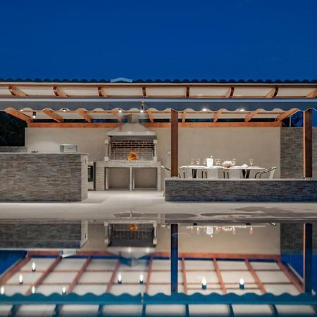 Antonia Villa - Luxurious Serenity With Private Pool, By Zantewize Kalipádhon Exterior foto